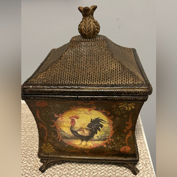 Vintage Farmhouse Rooster Decorative Box
Lift-off Lid - Picture 3 of 10